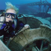 Cropped aom underwater